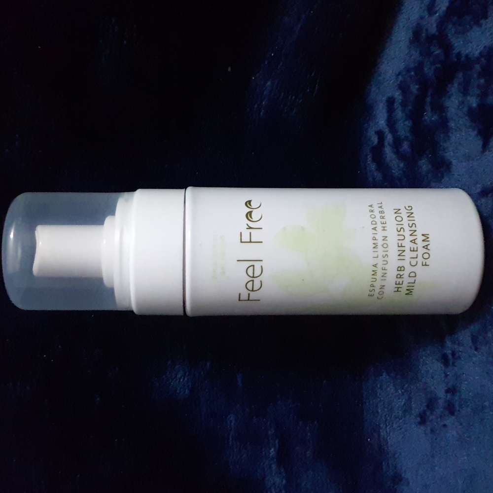 Feel Free Herb Infusion Mild Cleansing Foam